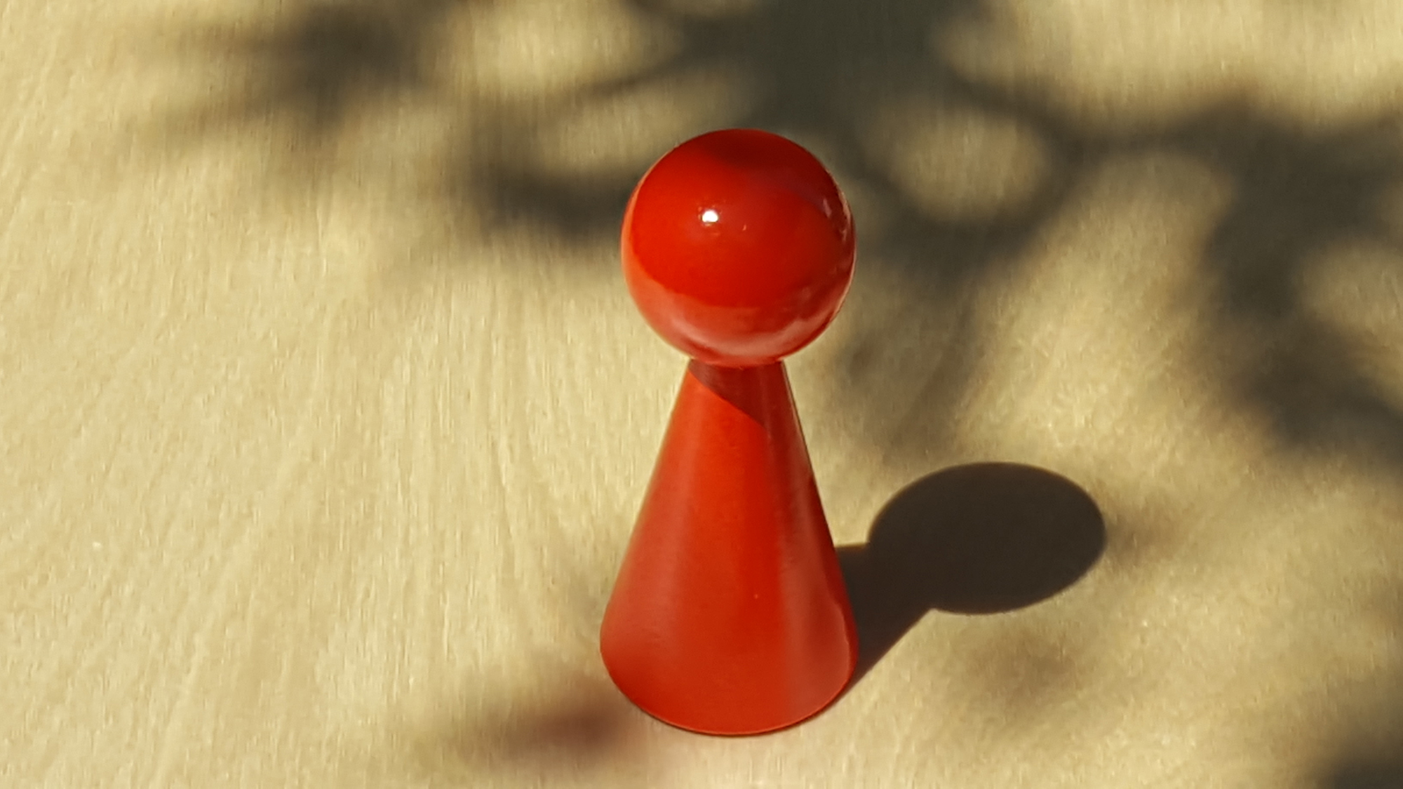 www.systembrett.at · Systembrett-Artikel · Einzel-Figur 10 cm in rot (ohne Augen);