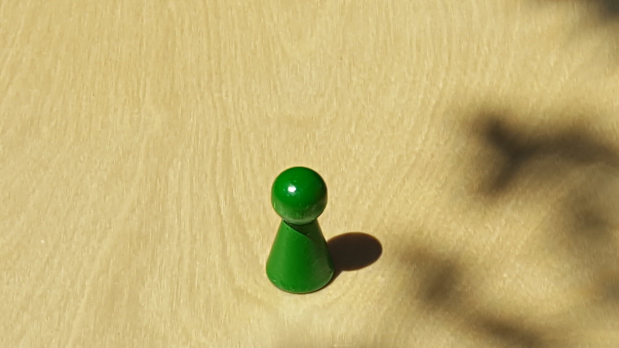 www.systembrett.at · Systembrett-Artikel · Einzel-Figur 4 cm in grün (ohne Augen);